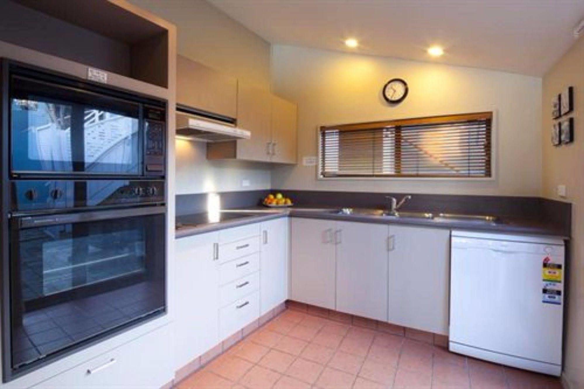 Apartments at Spinnaker Bay Queenstown Bagian luar foto